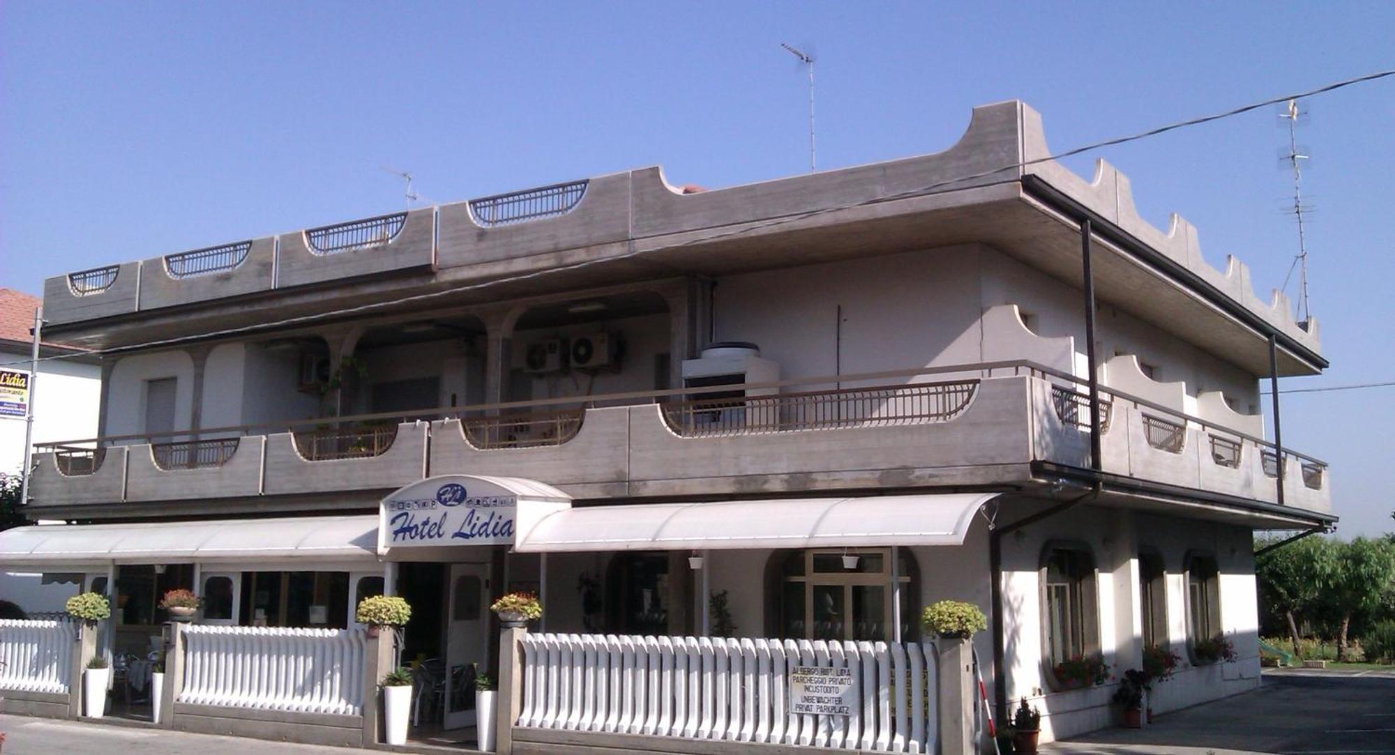 Hotel Lidia Алба Адриатика Екстериор снимка