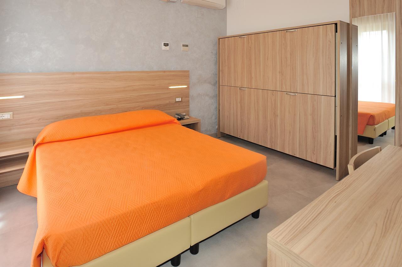 Hotel Lidia Алба Адриатика Екстериор снимка