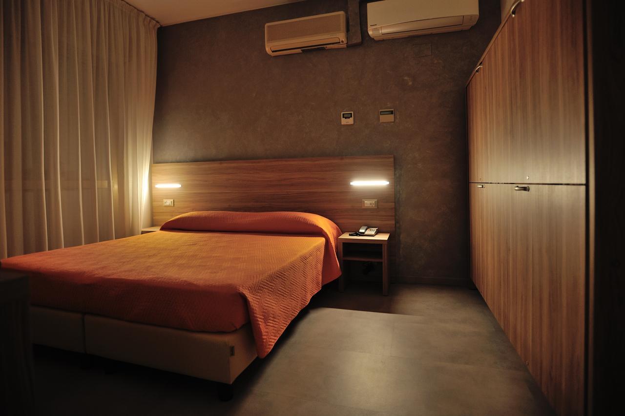 Hotel Lidia Алба Адриатика Екстериор снимка